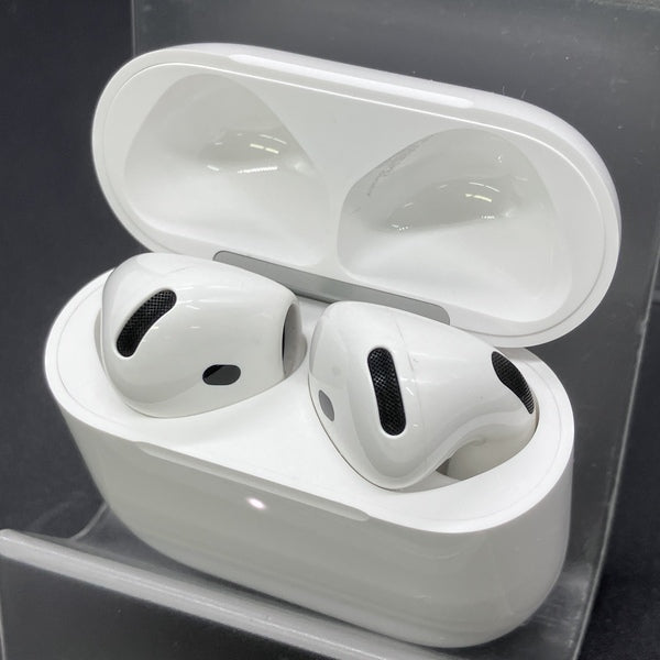 【中古】AirPods 4 MXP93J/A（アクティブノイズキャンセリング搭載）【秋葉原】