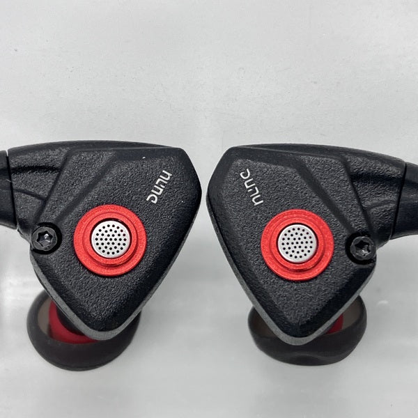 【中古】TITAN S ブラック【秋葉原】
