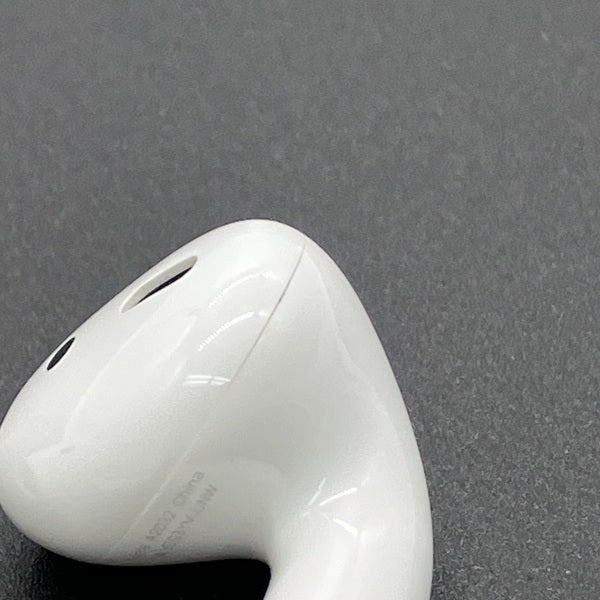 【中古】AirPods with Charging Case MV7N2J/A【秋葉原】