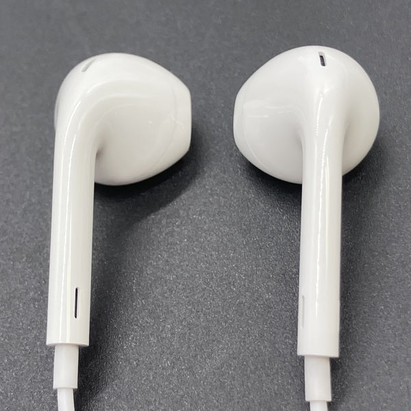 【中古】EarPods with Lightning Connector【秋葉原】