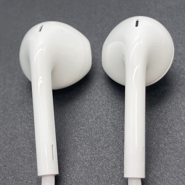 【中古】EarPods with Lightning Connector【秋葉原】