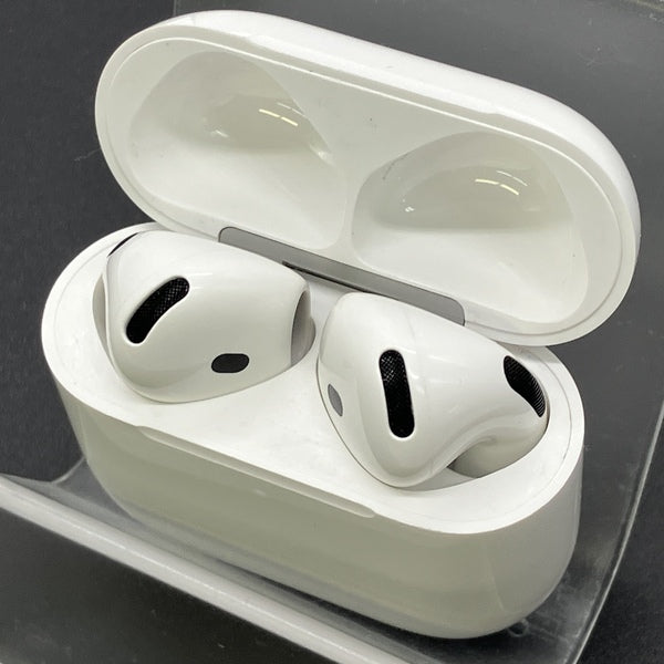 【中古】AirPods 4 MXP93J/A（アクティブノイズキャンセリング搭載）【日本橋】
