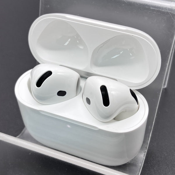 【中古】AirPods 4 MXP93J/A（アクティブノイズキャンセリング搭載）【秋葉原】