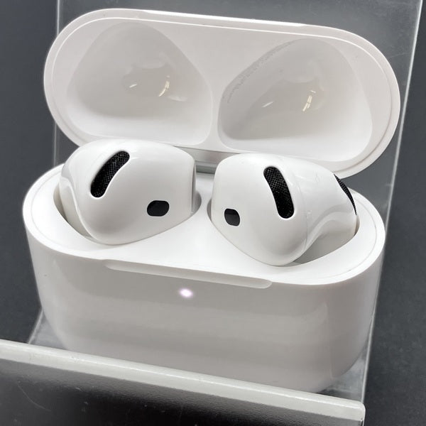 【中古】AirPods 4 MXP93J/A（アクティブノイズキャンセリング搭載）【秋葉原】