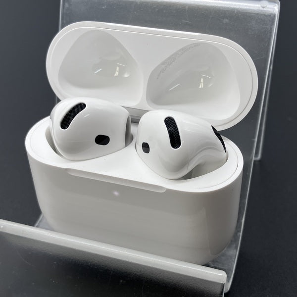 【中古】AirPods 4 MXP93J/A（アクティブノイズキャンセリング搭載）【秋葉原】