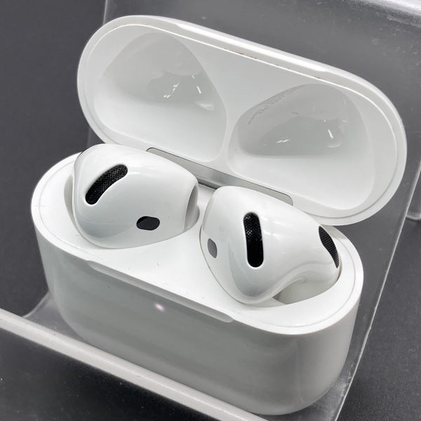 【中古】AirPods 4 MXP93J/A（アクティブノイズキャンセリング搭載）【秋葉原】