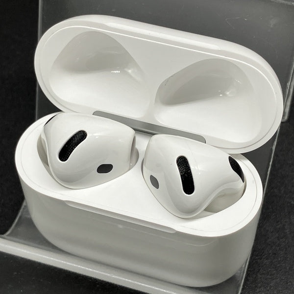 【中古】AirPods 4 MXP93J/A（アクティブノイズキャンセリング搭載）【秋葉原】