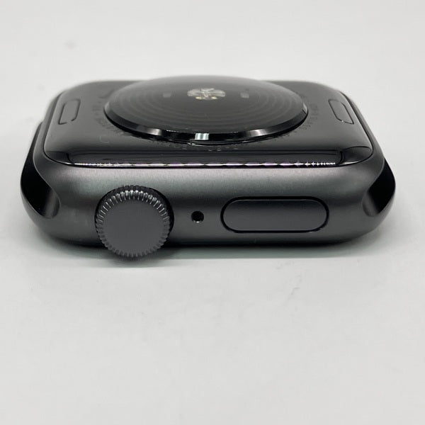 【中古】Apple Watch Nike SE （40mm GPS）アルミニウム ブラック【秋葉原】