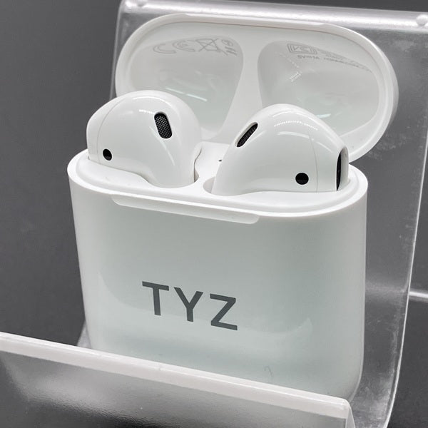 【中古】AirPods with Charging Case MV7N2J/A【秋葉原】