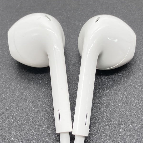 【中古】EarPods with Lightning Connector【秋葉原】