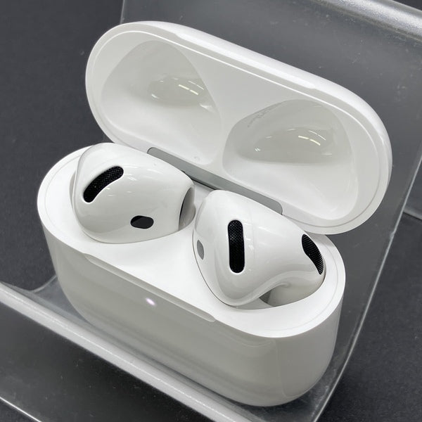 【中古】AirPods 4 MXP93J/A（アクティブノイズキャンセリング搭載）【秋葉原】