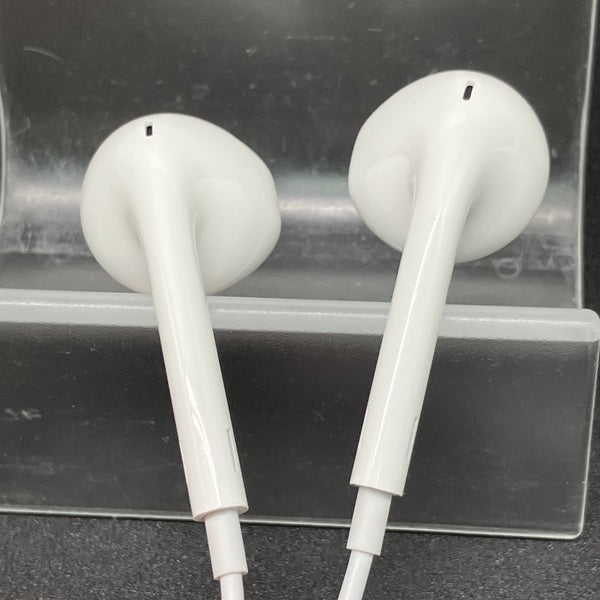 【中古】Apple EarPods with Remote and Mic【秋葉原】