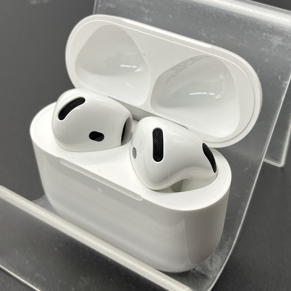 【中古】AirPods 4 MXP93J/A（アクティブノイズキャンセリング搭載）【秋葉原】