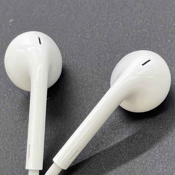 【中古】EarPods with Lightning Connector【秋葉原】