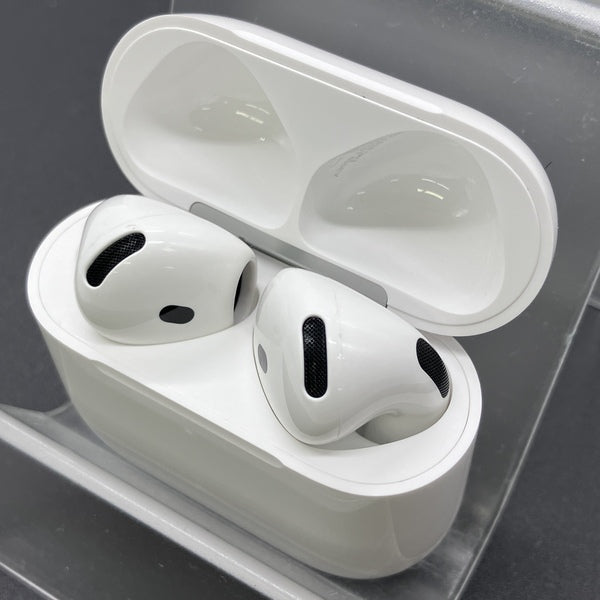 【中古】AirPods 4 MXP93J/A（アクティブノイズキャンセリング搭載）【名古屋】