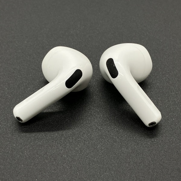 【中古】AirPods 4 MXP93J/A（アクティブノイズキャンセリング搭載）【秋葉原】