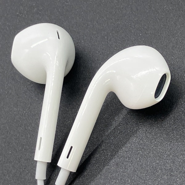 【中古】Apple EarPods with Remote and Mic【秋葉原】