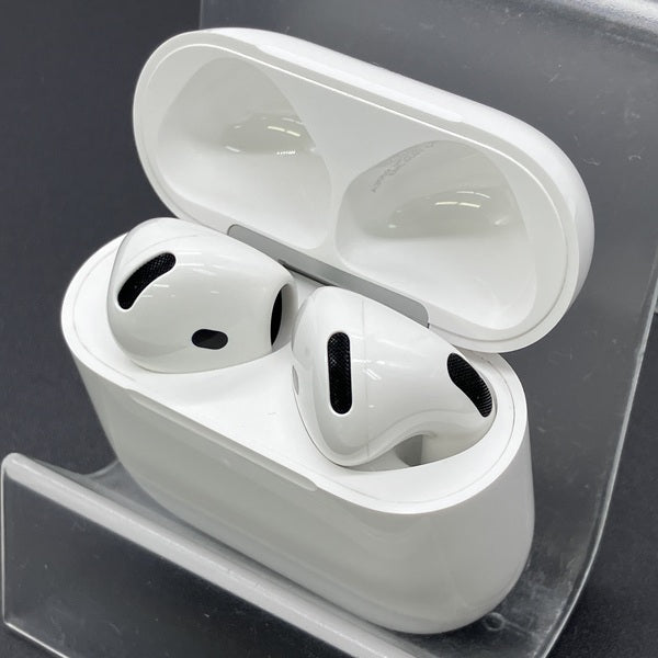 【中古】AirPods 4 MXP93J/A（アクティブノイズキャンセリング搭載）【秋葉原】