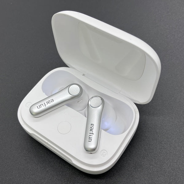 【中古】Air Pro 4 - White【秋葉原】